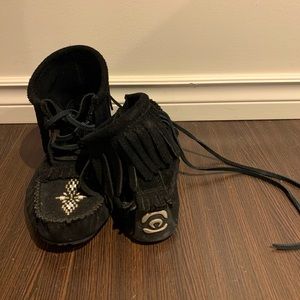 MANITOBA MUKLUKS - MOCCASINS